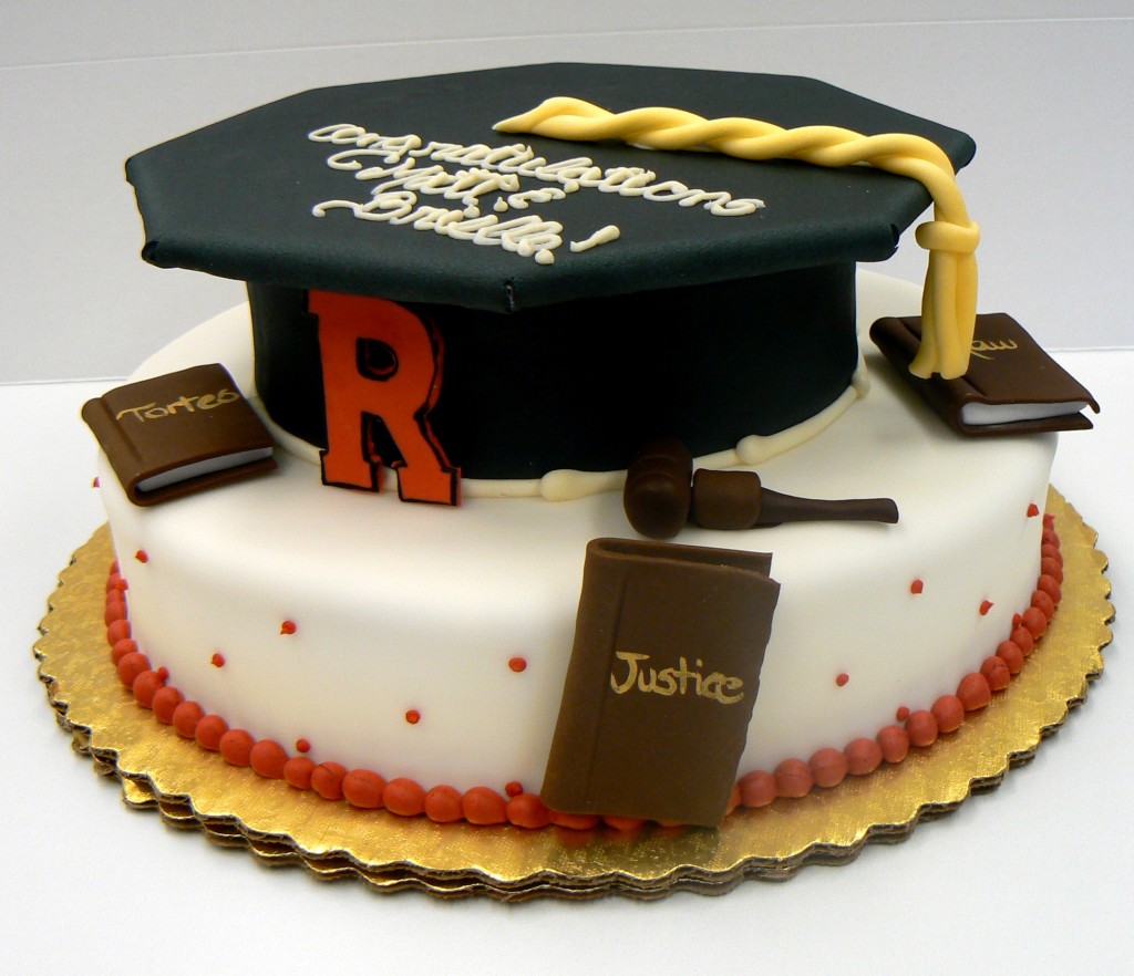 Graduation_cake_with_cap_(4667090156)